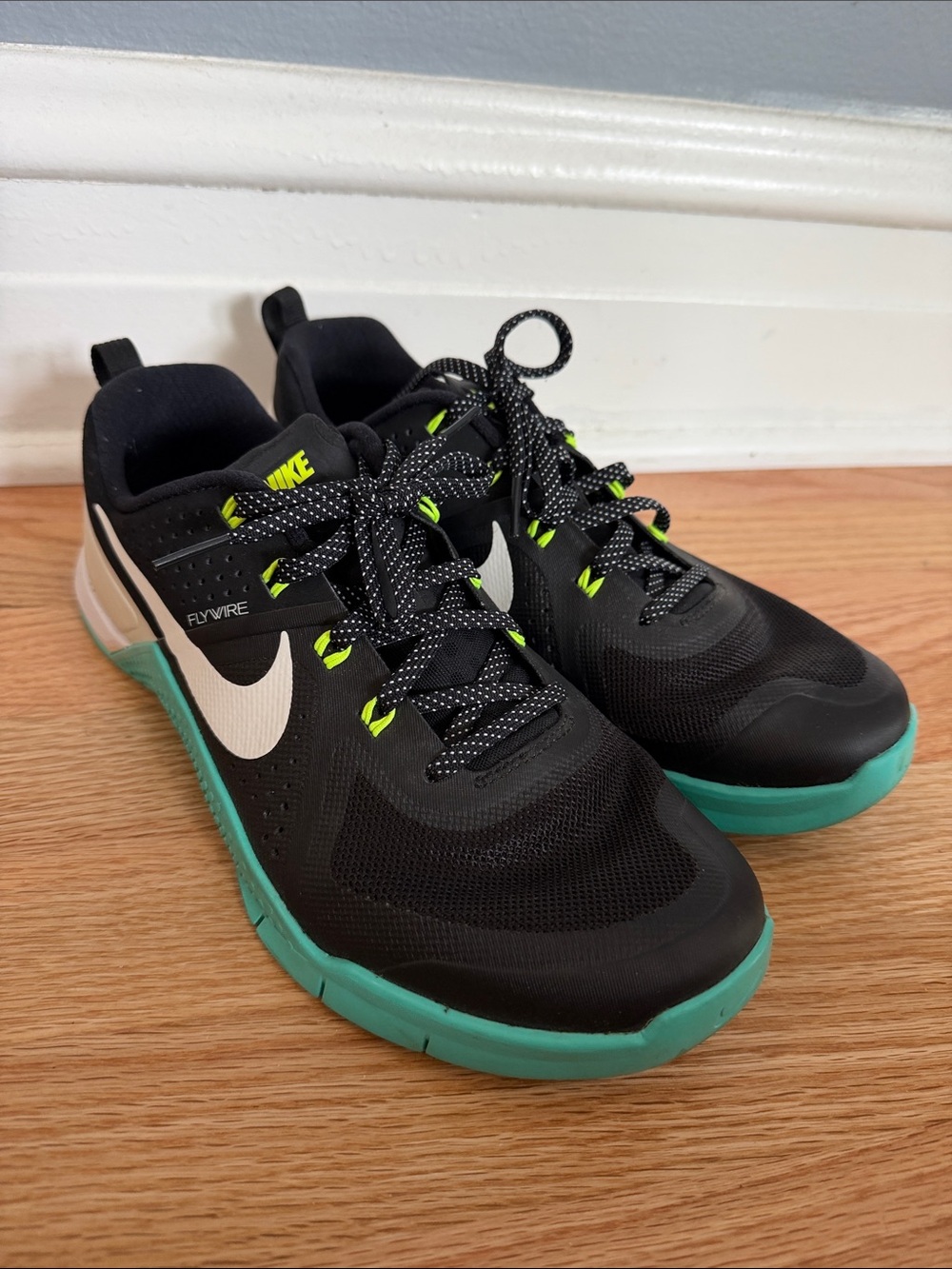 Nike Black & Teal Women's Flywire Sneakers